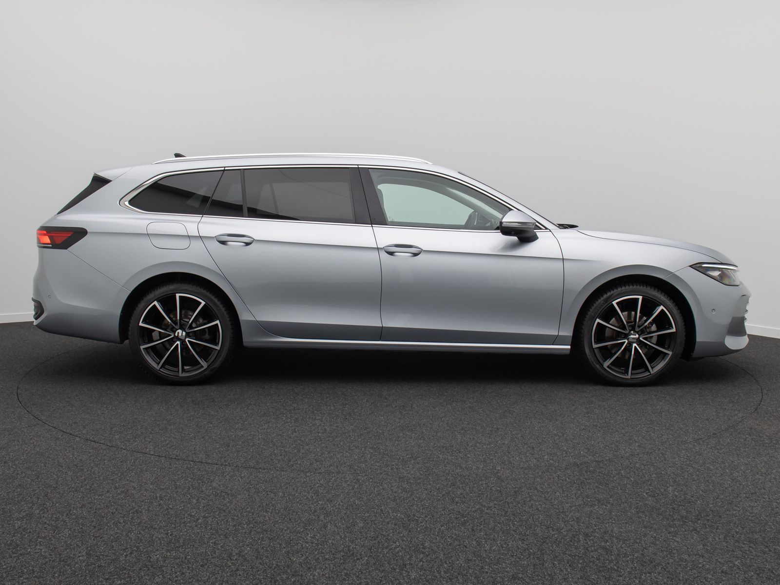 Fahrzeugabbildung Volkswagen Passat 1.5 eHybrid Business 360° AHK ACC Massage