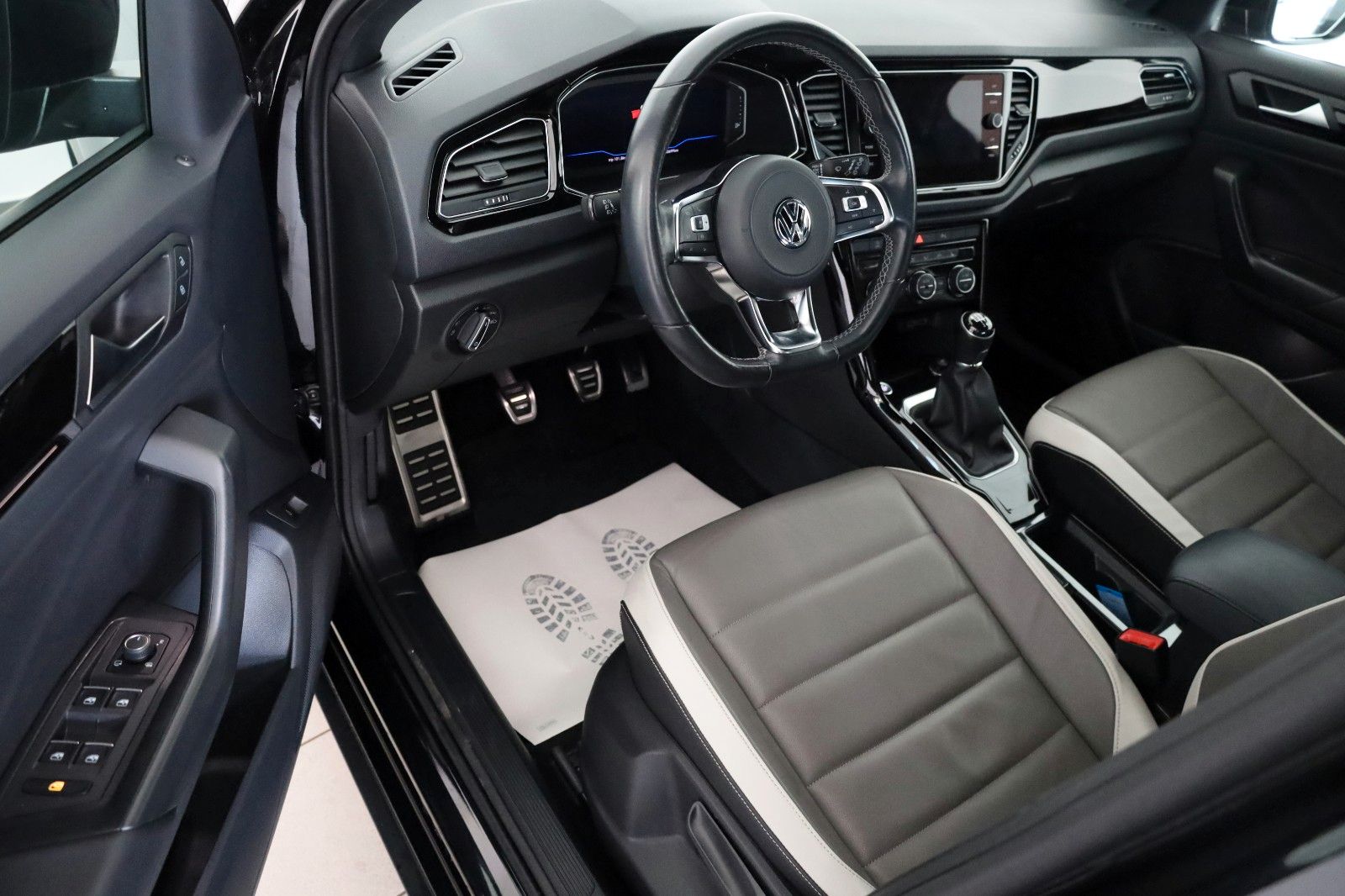 Fahrzeugabbildung Volkswagen T-Roc Style, Leder, Kamera, Black Edition, LED