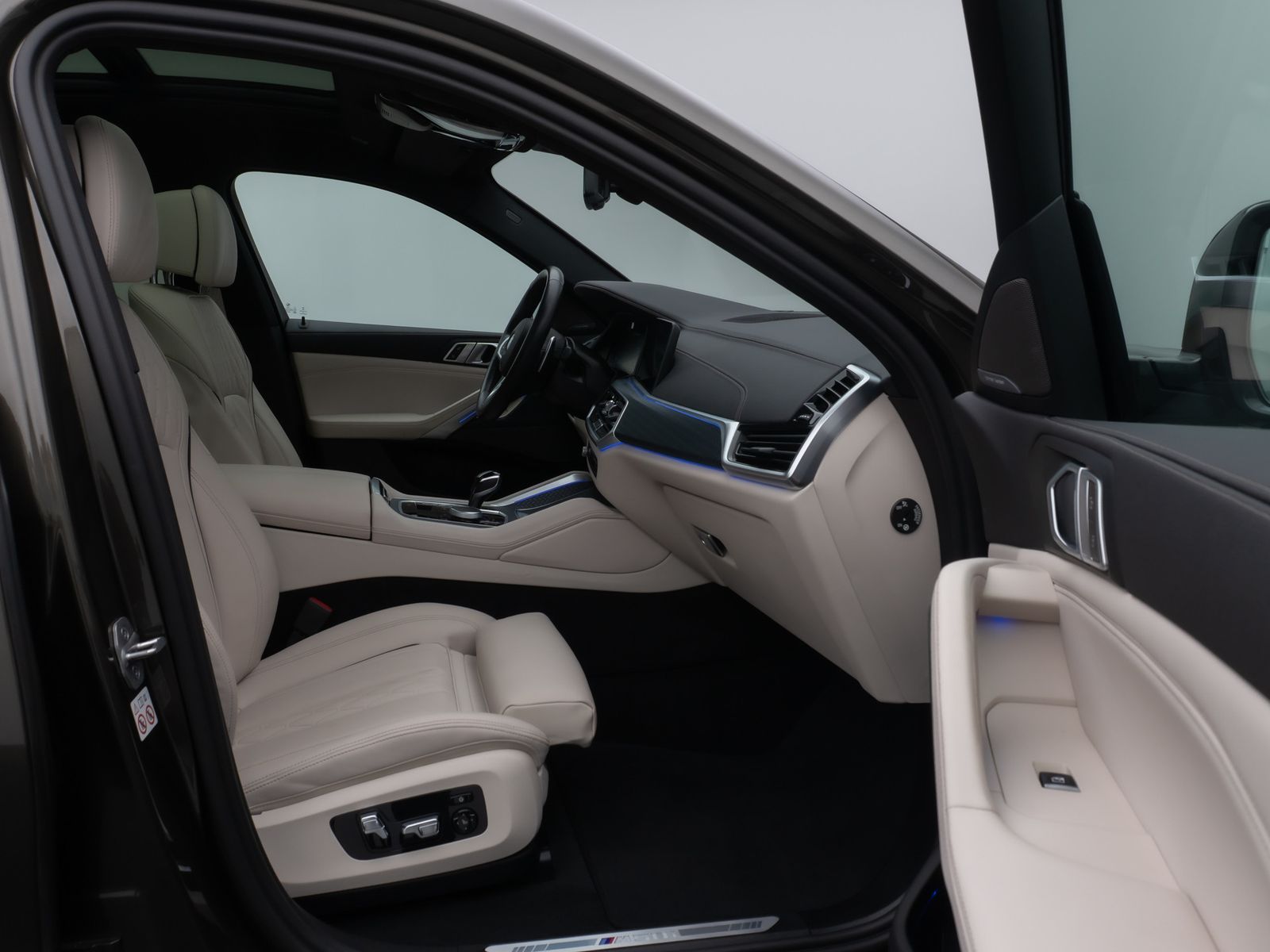 Fahrzeugabbildung BMW X6 M50i Individual Panorama HUD DAB H/K 22Zoll