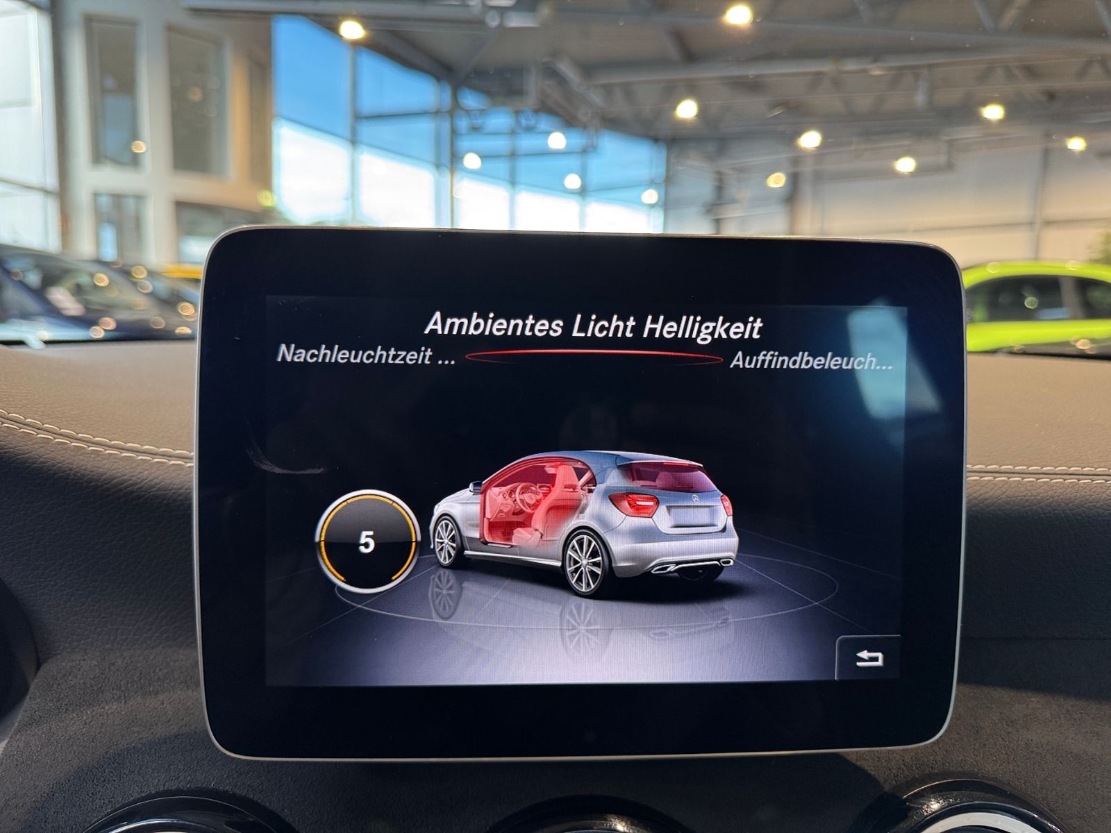 Fahrzeugabbildung Mercedes-Benz A 200 AMG Line PEAK Edition LED NAV SHZ 18"