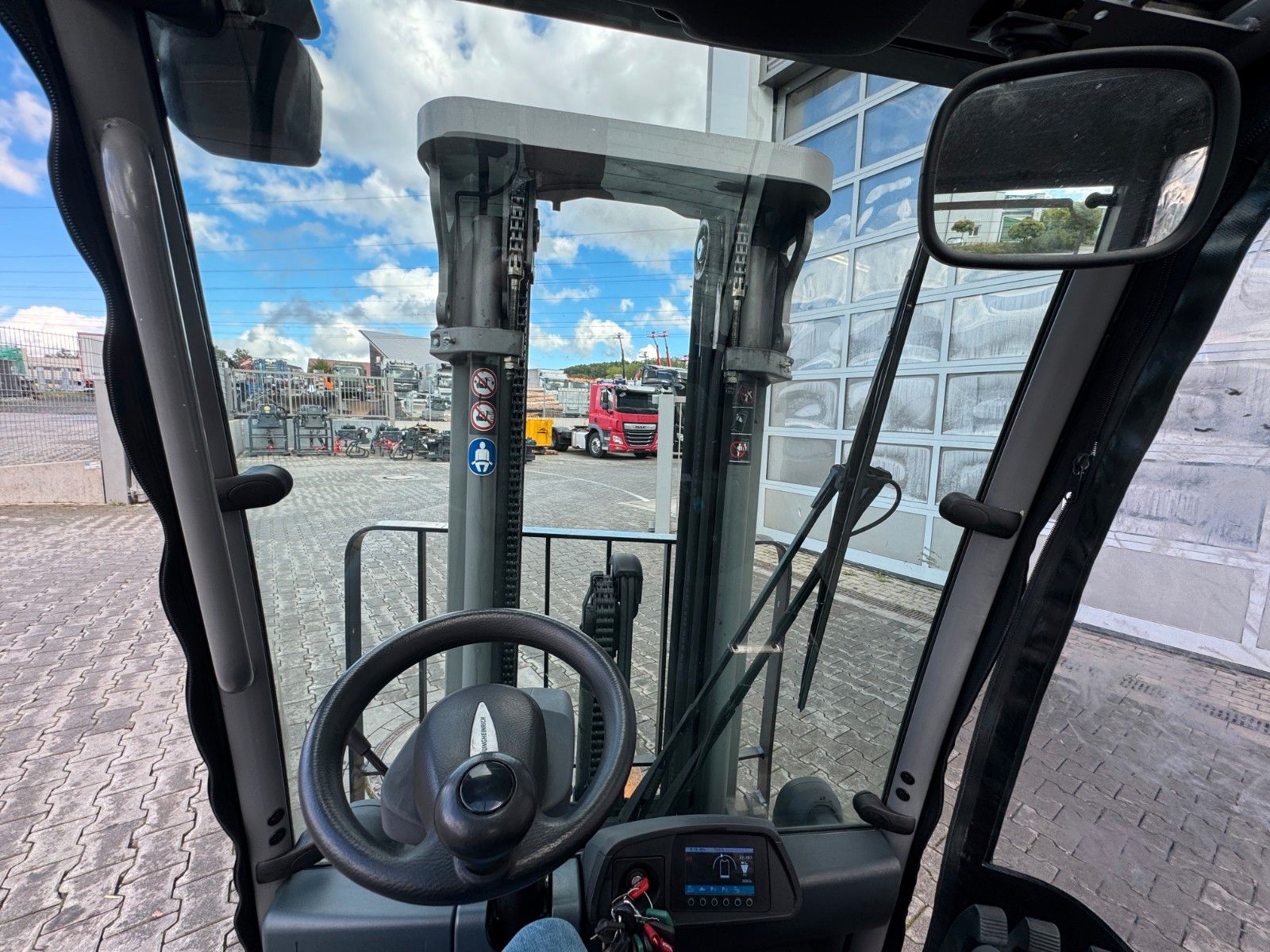 Fahrzeugabbildung Jungheinrich EFG 215 / Triplex: 4.25m! / SS / nur 3.092h!