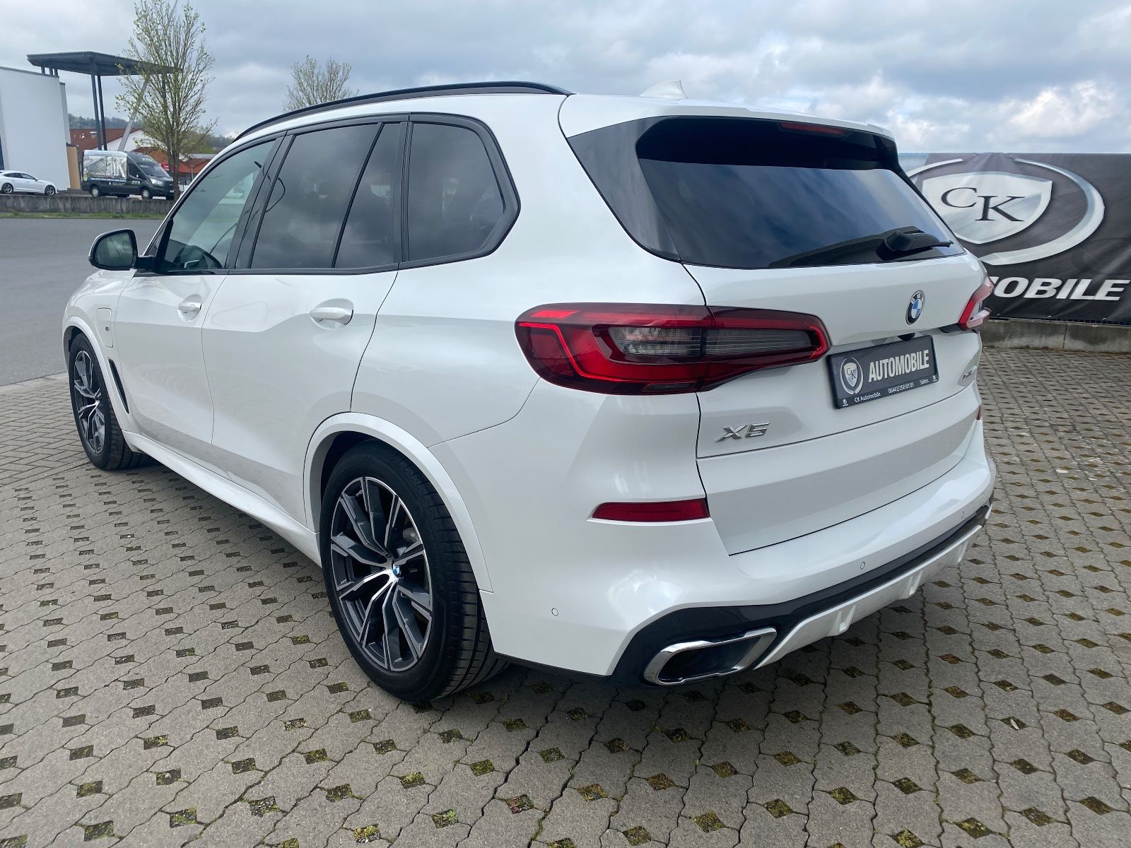 Fahrzeugabbildung BMW X5 xDrive 45 e M Sport/Laser/HeadUp/Pano/360°Kam