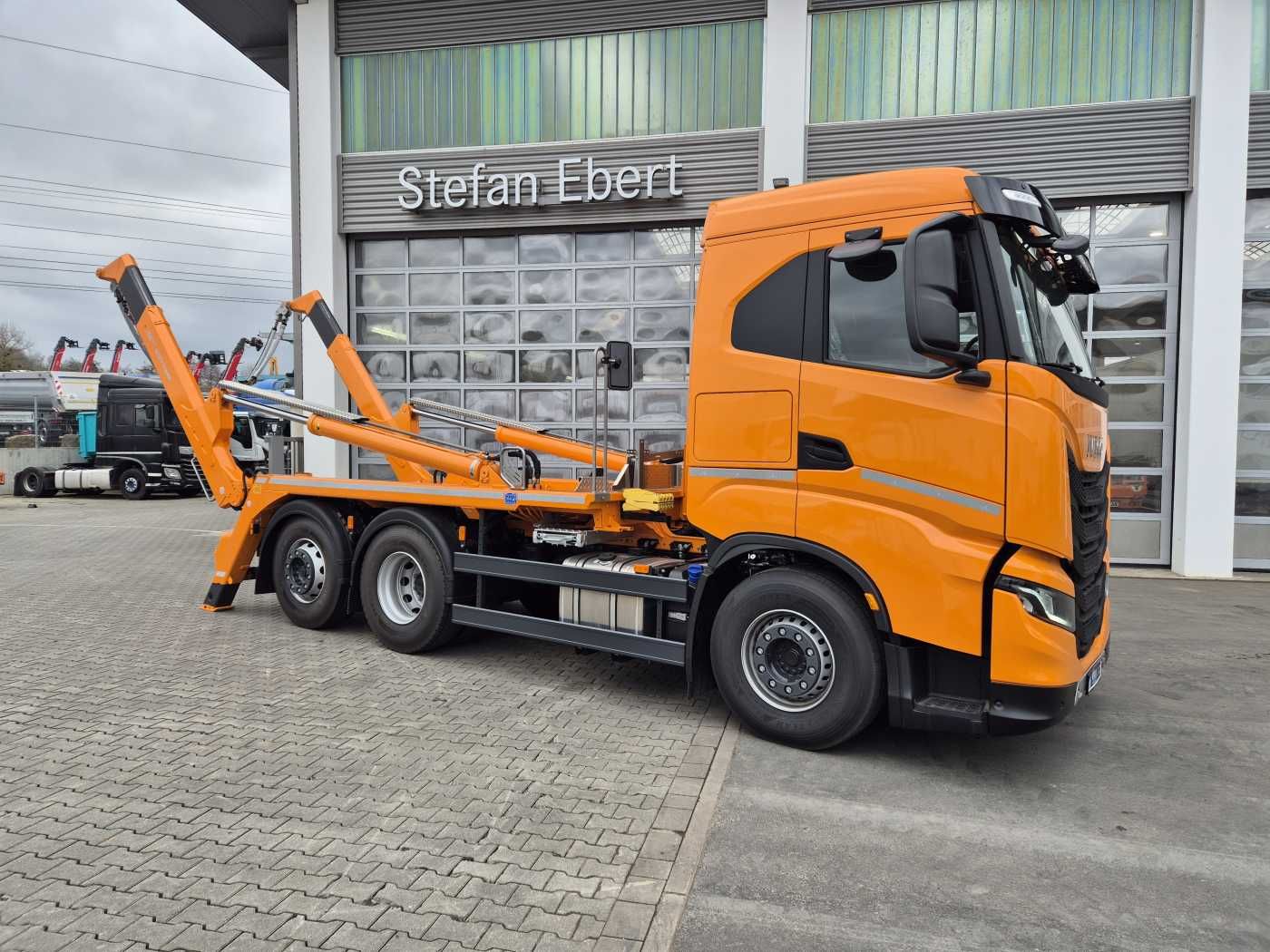 Fahrzeugabbildung Iveco X-Way AS280X46Y/PS ON 6x2 MEILLER  AK16 Intarder