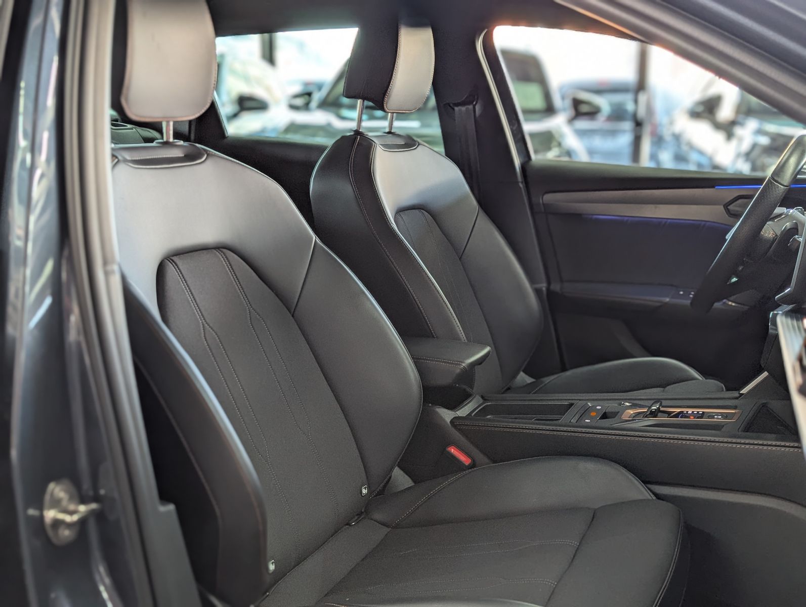 Fahrzeugabbildung CUPRA Leon 1.5 e-Hybrid PLUG-IN LED INTELIG-DRIVE EDGE