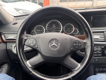 Mercedes E 220 - 12