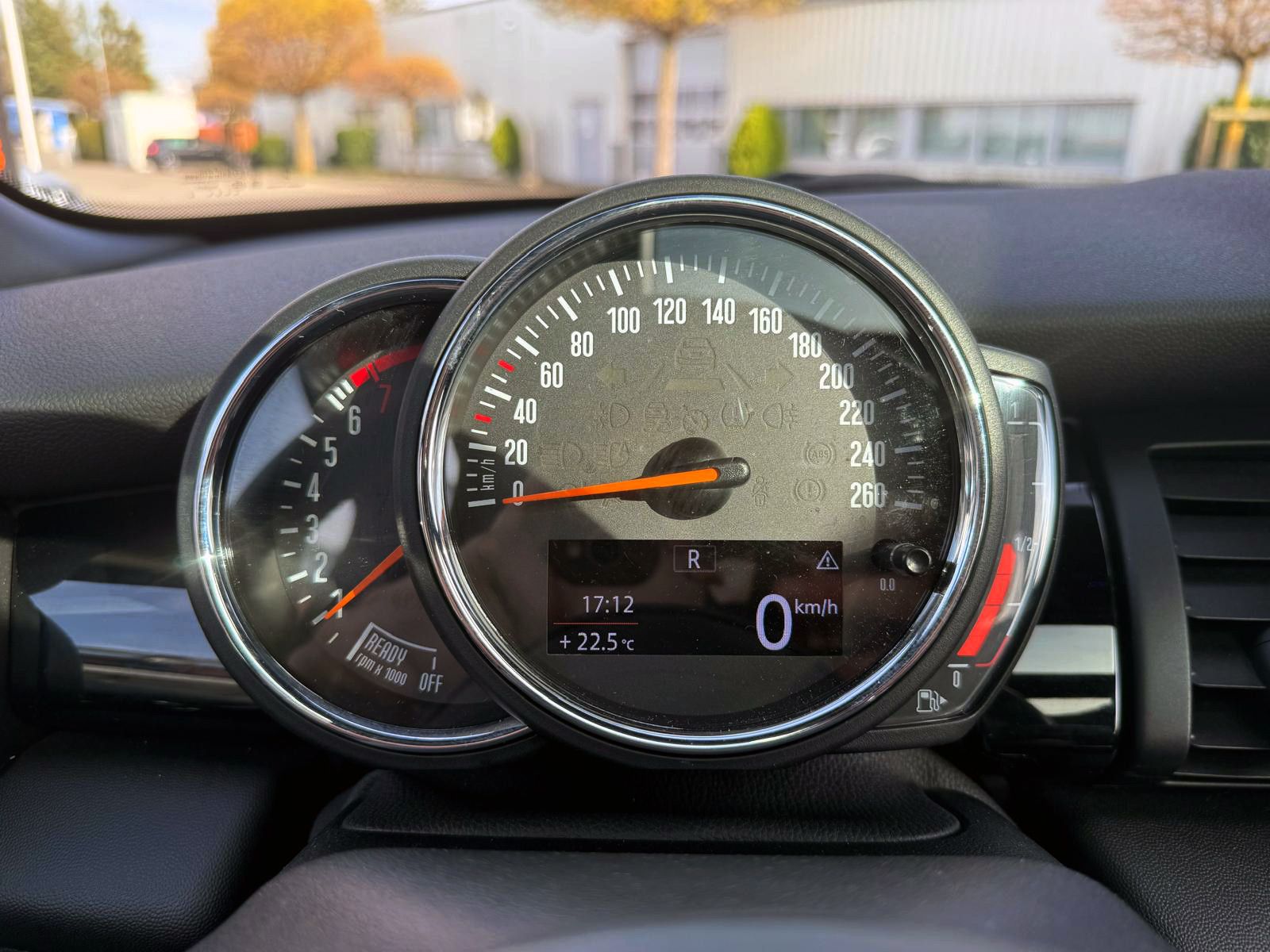 Fahrzeugabbildung MINI Cooper Steptr. LED NAV KAM PDC PANO  eGSD TEMP