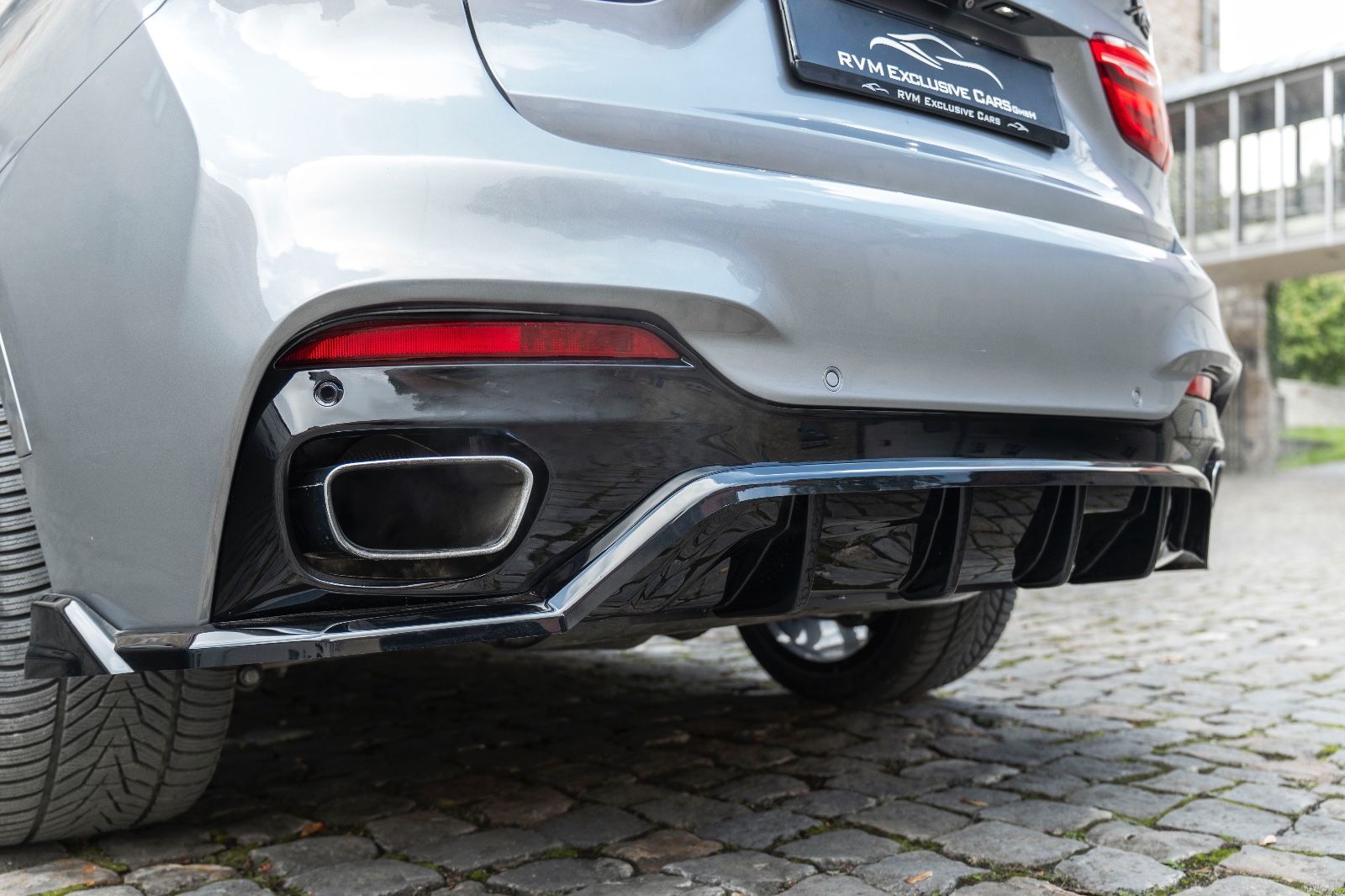 Fahrzeugabbildung BMW X6 xDrive50i M-SPORTPAKET ACC HUD LED 360° H&K