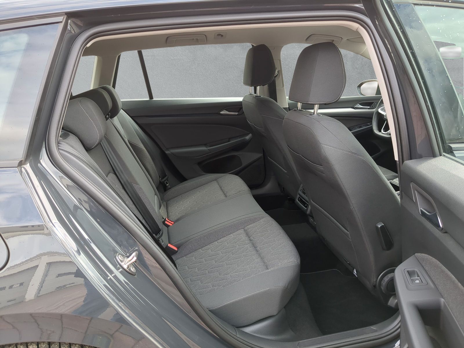 Fahrzeugabbildung Volkswagen Golf  Variant 2.0 TDI Life AHK Standhzg. HuD