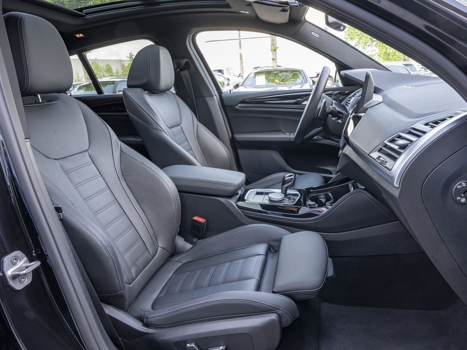 BMW X4 xDrive30d M-Sport DAPro PANO 360° HUD AHK el foto 3