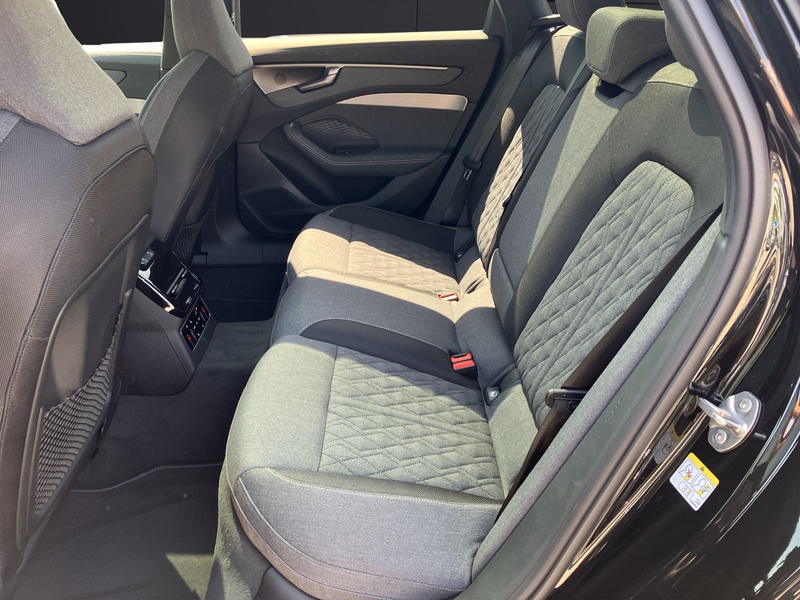 Fahrzeugabbildung Audi A6 Avant TDI edition one Q PANO MATRIX TECH PRO