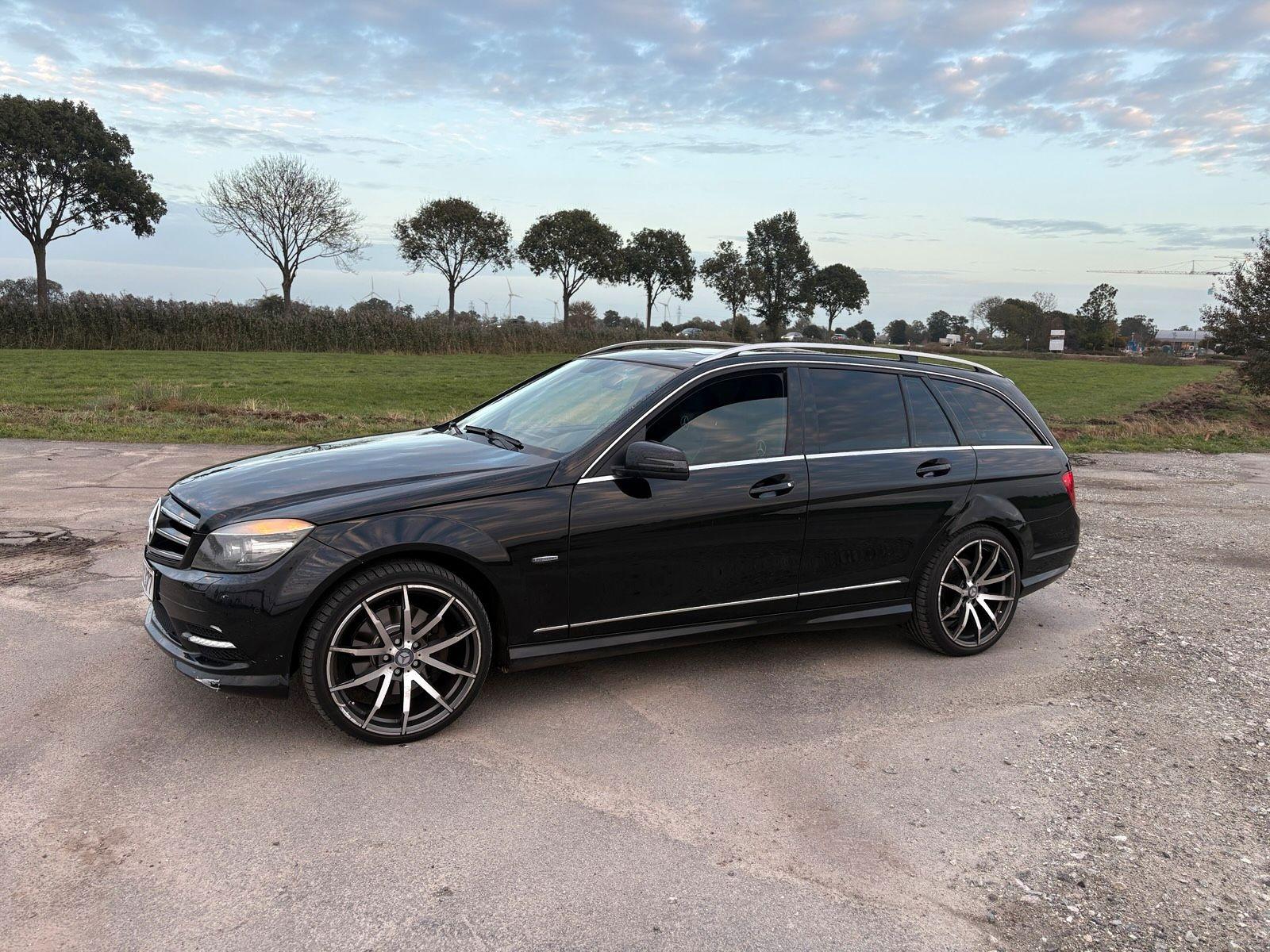 Mercedes-Benz C350 2010 — interior