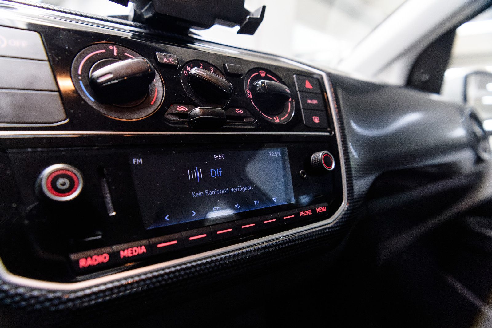 Fahrzeugabbildung Volkswagen up! 1.0l 48kw +4-türig + Maps & More + GJReifen