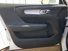 Fahrzeugabbildung Volvo XC40 Momentum Pro 2WD Navi LED SiHz RFK AHK