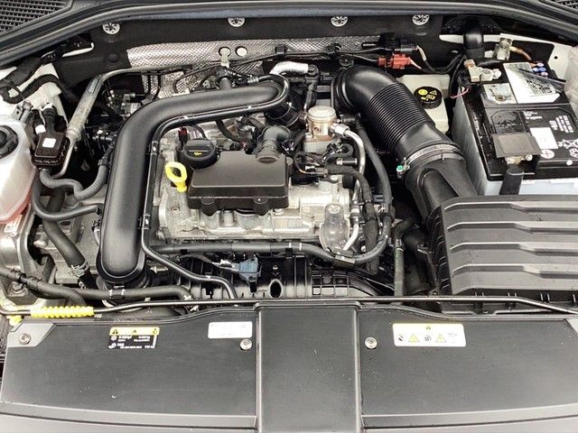 Fahrzeugabbildung Volkswagen T-Roc TSI Style LED Navi AHK ACC RFK SH