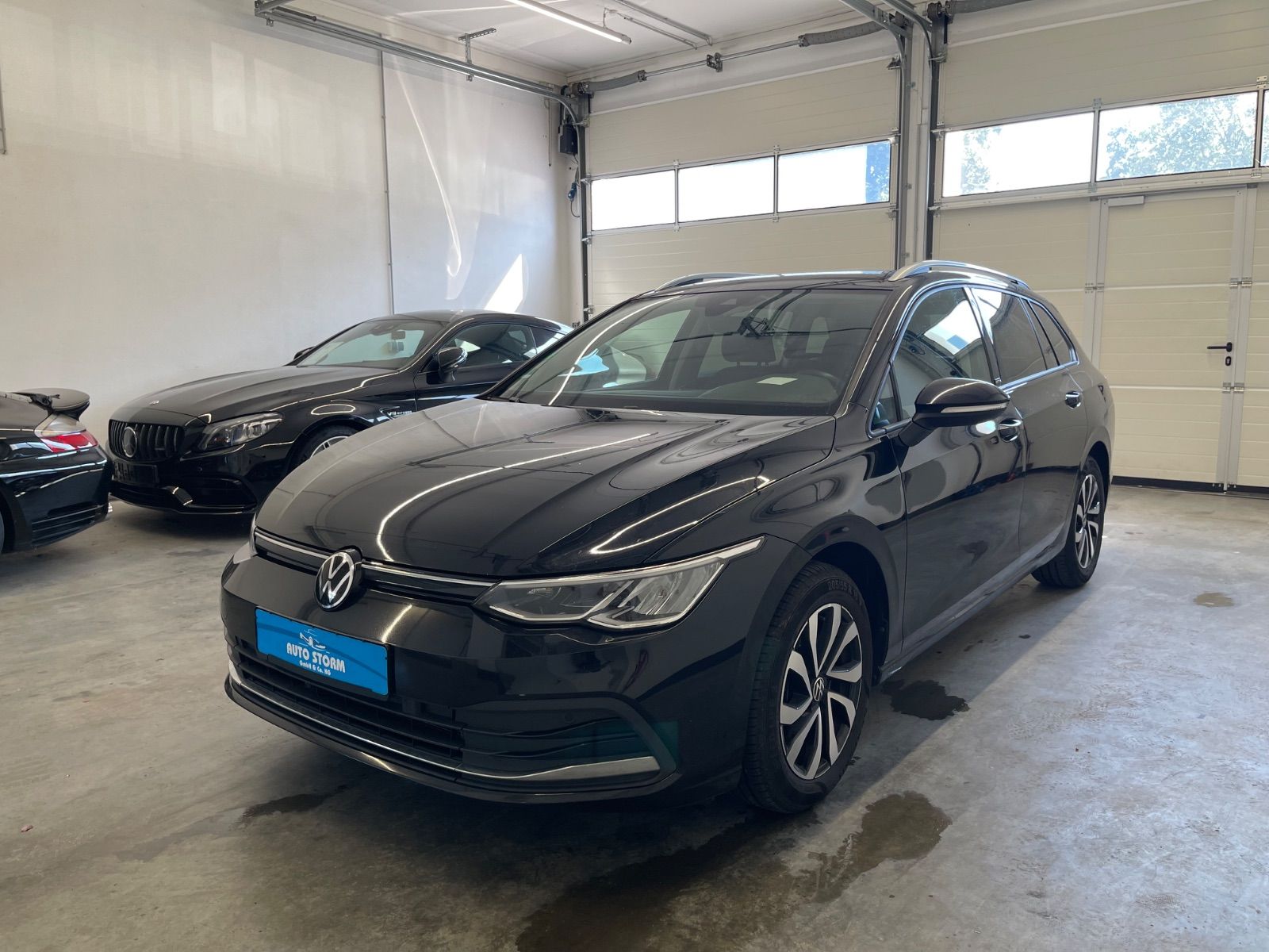 Volkswagen Golf - 1