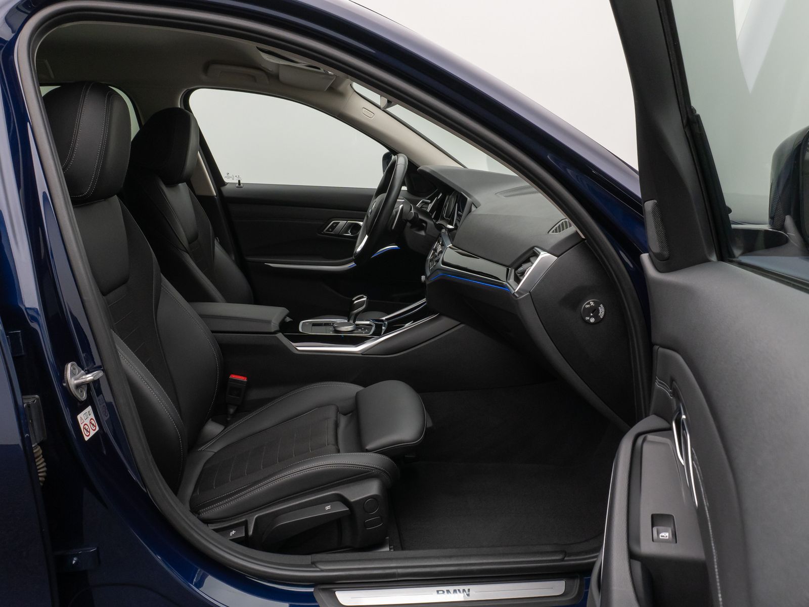 Fahrzeugabbildung BMW 320d Sport Line DAB HiFi PDC Geschwindigkeitsreg
