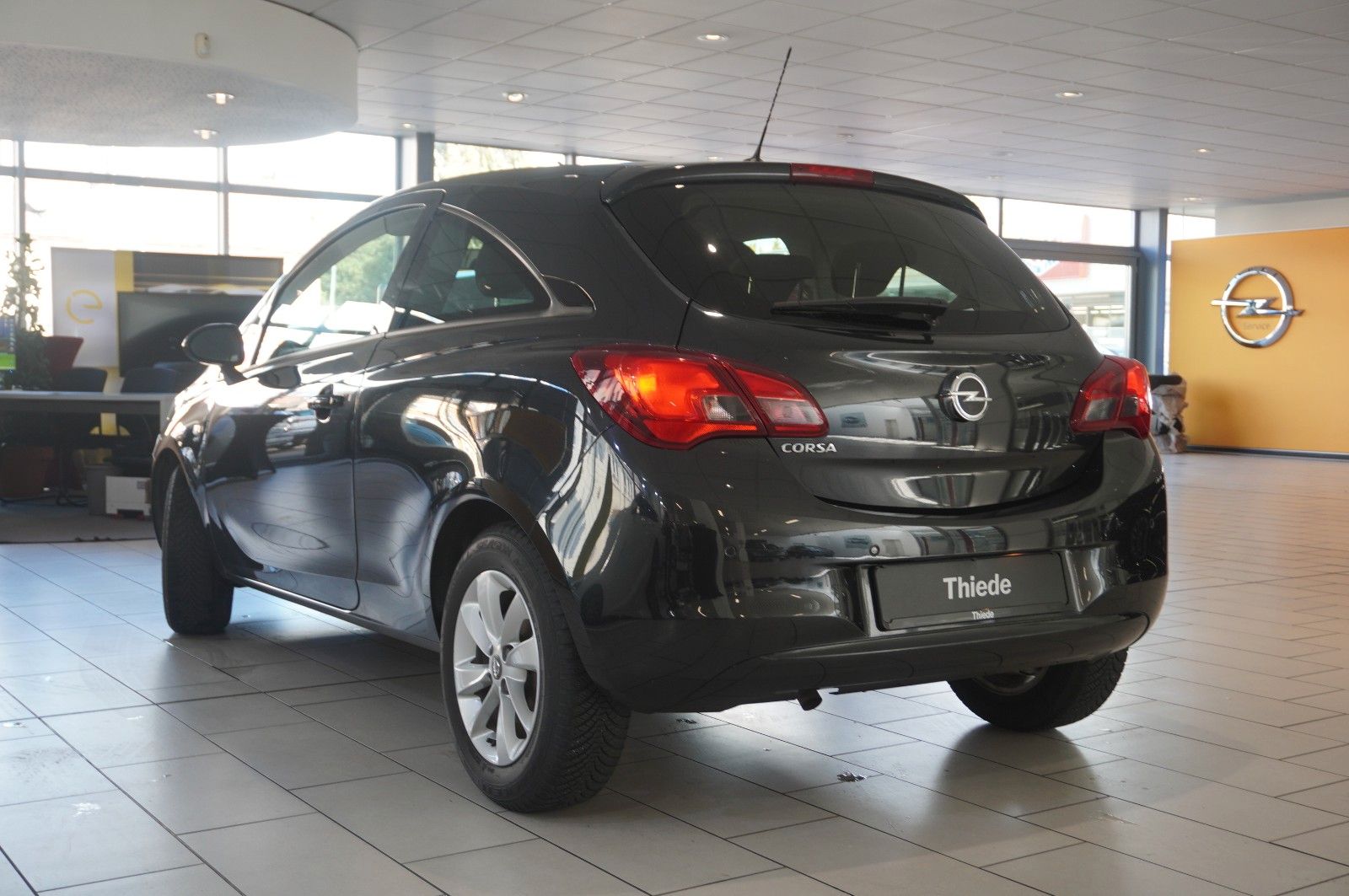 Fahrzeugabbildung Opel Corsa E 1.4T DRIVE 3-TÜR KLIMA/SHZ/PDC/TEMP./LHZ