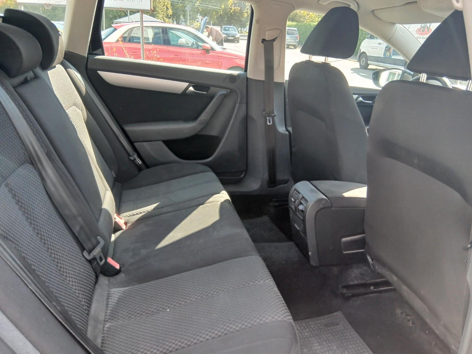 Volkswagen Passat 2011 — photo 13