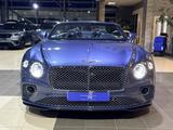 Bentley Continental GT V8 Convertible Mulliner Specific - blaue Bentley Continental GT