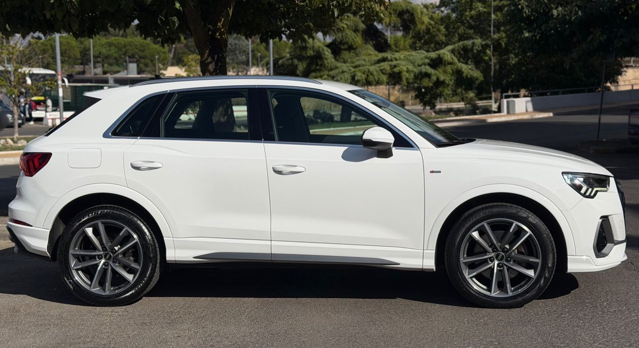 Audi Q3 40 2.0 Tdi Quattro 200CV SLINE Stronic imagem 2