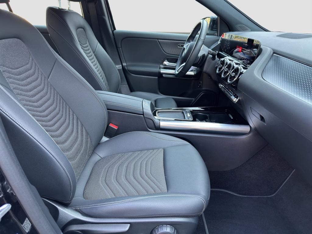 Fahrzeugabbildung Mercedes-Benz GLA 200 d LED*ParkAss*SpurH*el.Heck*PDC*RFK*AHK