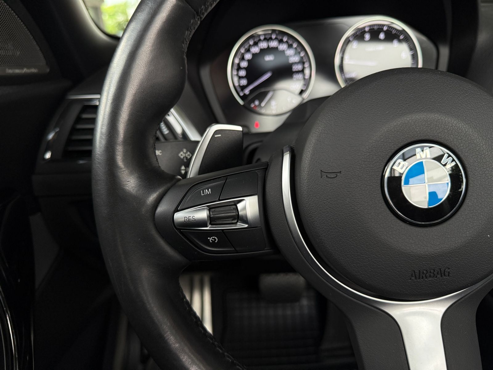 Fahrzeugabbildung BMW 220i Cabrio M Sport H/K LED NAV PDC SHZ 18"