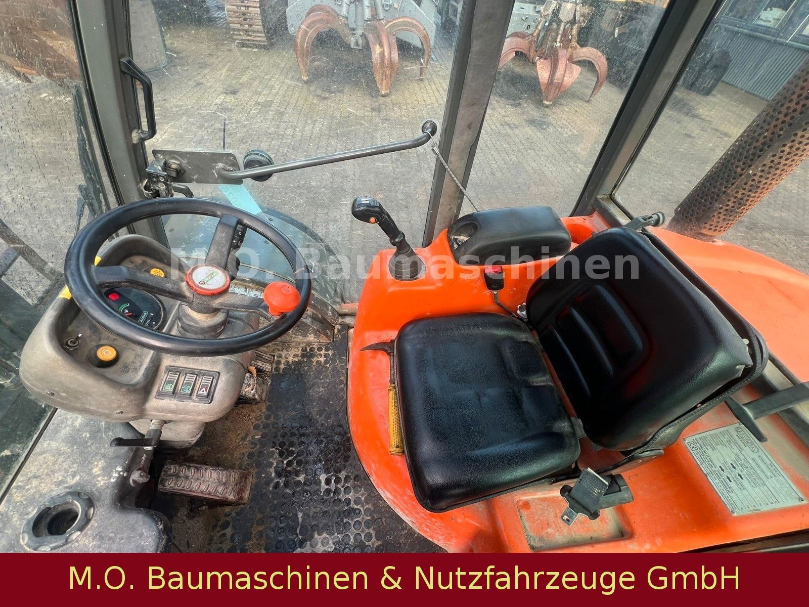 Fahrzeugabbildung AUSA CH 250 / Allrad / 2,5 t / 3,60 m