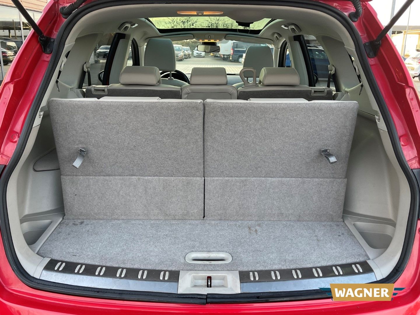 Fahrzeugabbildung Nissan Qashqai+2 Tekna 4X4 Automatik Klimaautomatik 7-S