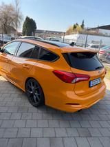 Ford Focus 2,3 EcoBoost ST X Turnier ST X - Ford Focus: Orange