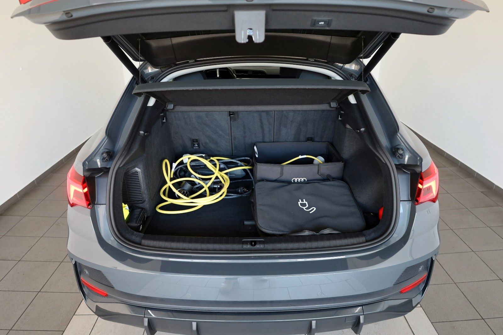 Fahrzeugabbildung Audi Q3 Sportback 45 TFSIe Leder,Navi,LED,Kam,Apple