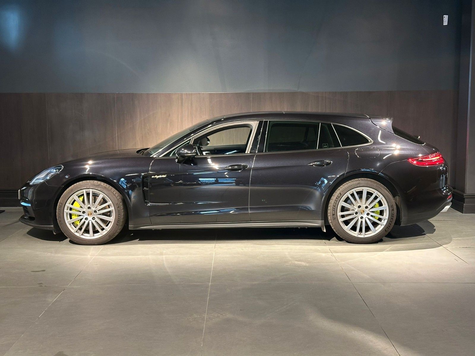Porsche Panamera - 1