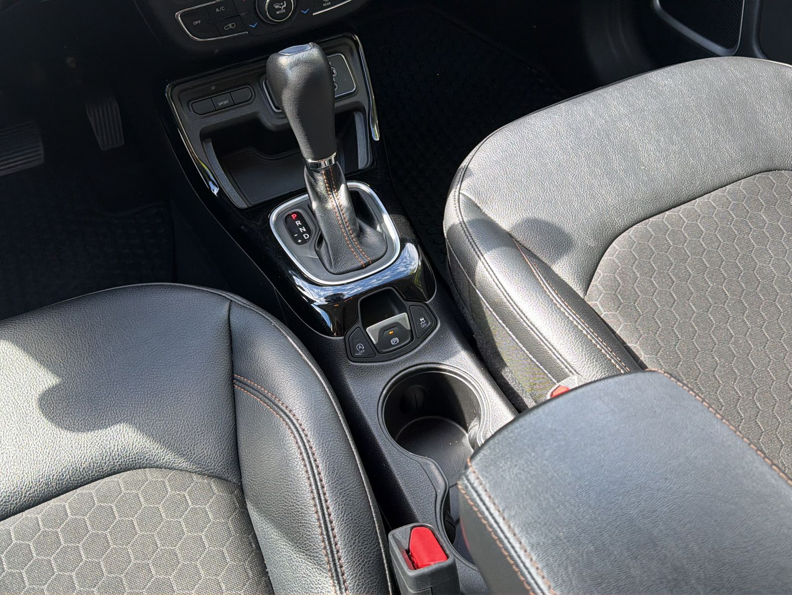 Fahrzeugabbildung Jeep Compass 1.3 T-GDI I4 LIMITED DCT 150PS Automatik