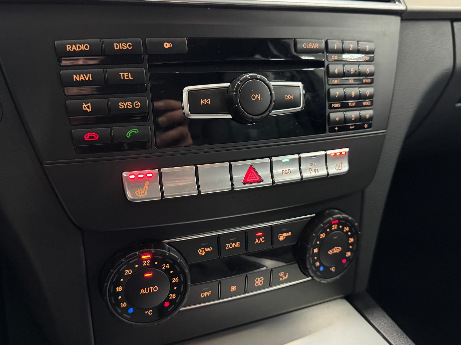 Mercedes-Benz C 180 T-Modell Avantg. NAVI/U-FREI/MB SERVICE!