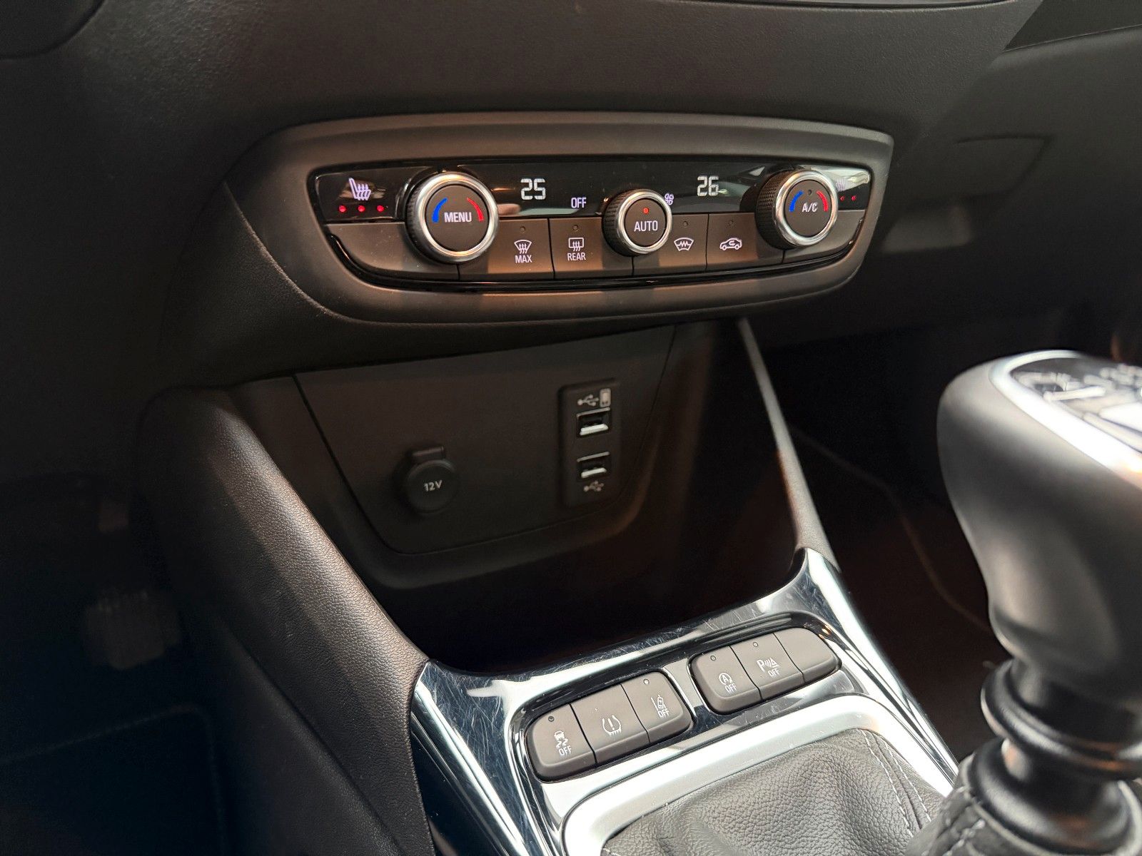 Fahrzeugabbildung Opel Crossland Elegance 110PS Navi/Kamera/Allwetter!