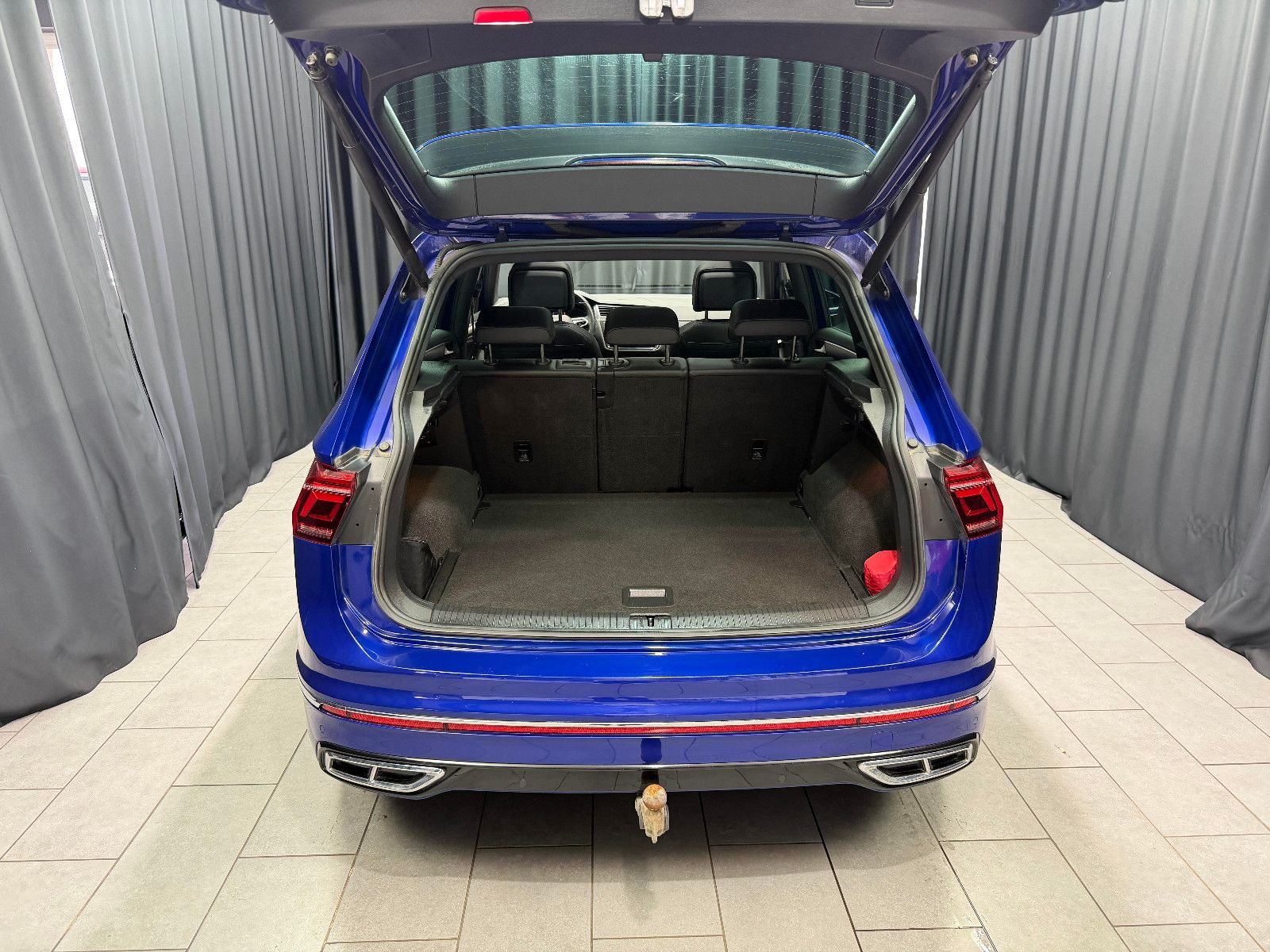 Fahrzeugabbildung Volkswagen Volkswagen Tiguan R-Line 4Motion|MATRIX|PANO|AHK