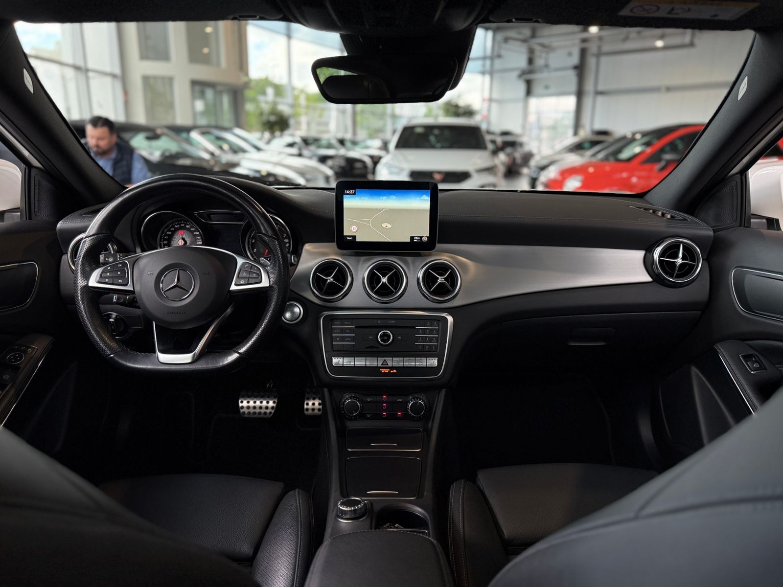 Fahrzeugabbildung Mercedes-Benz GLA 250 4Matic AMG Line AHK PANO 360°