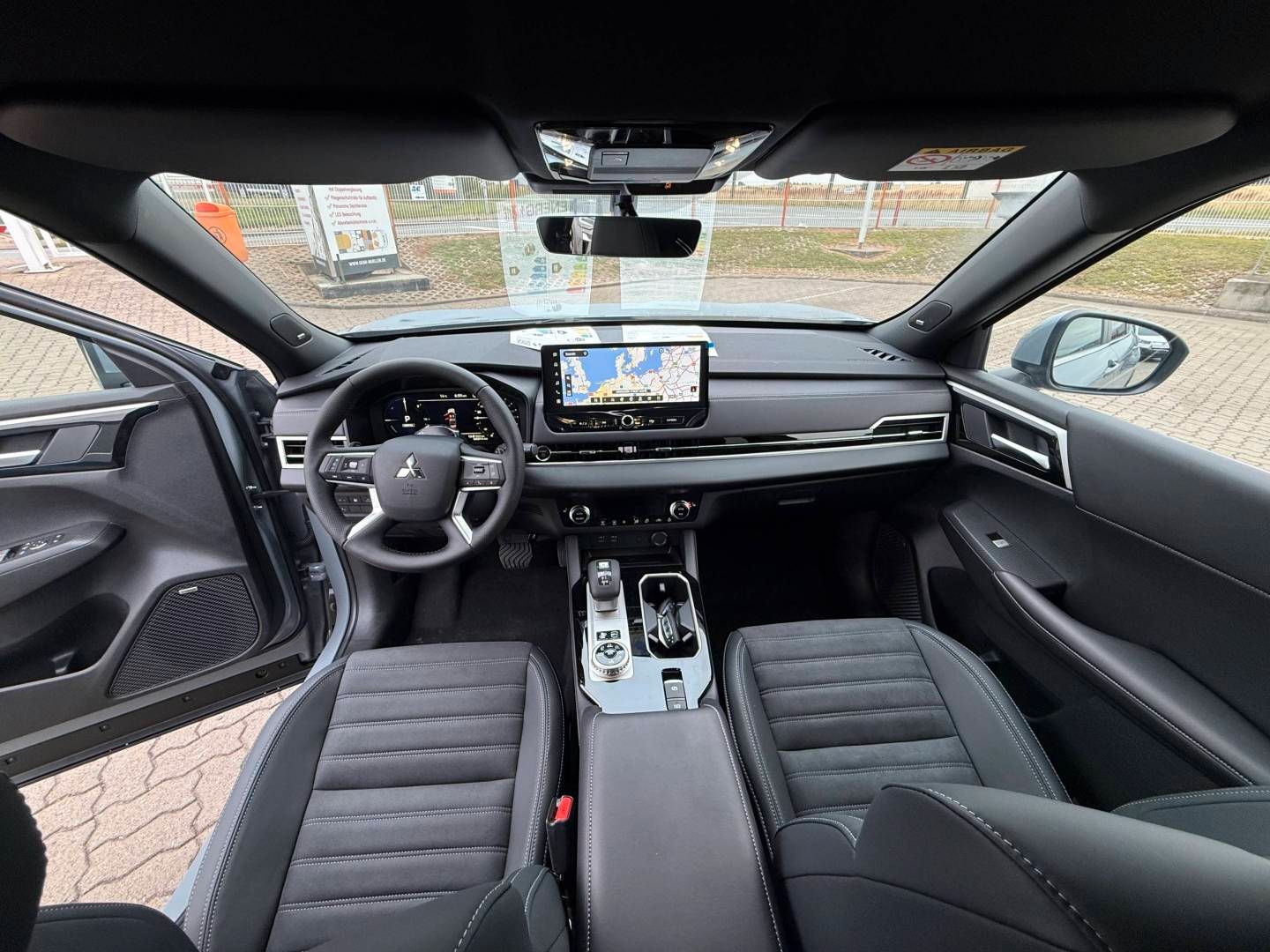 Fahrzeugabbildung Mitsubishi Outlander Plug-in Hybrid Select 2.4
