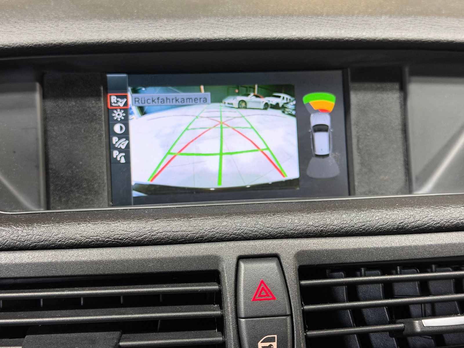 Fahrzeugabbildung BMW X1 20 i sDrive/NAVI/LEDER/XENON/KAMERA