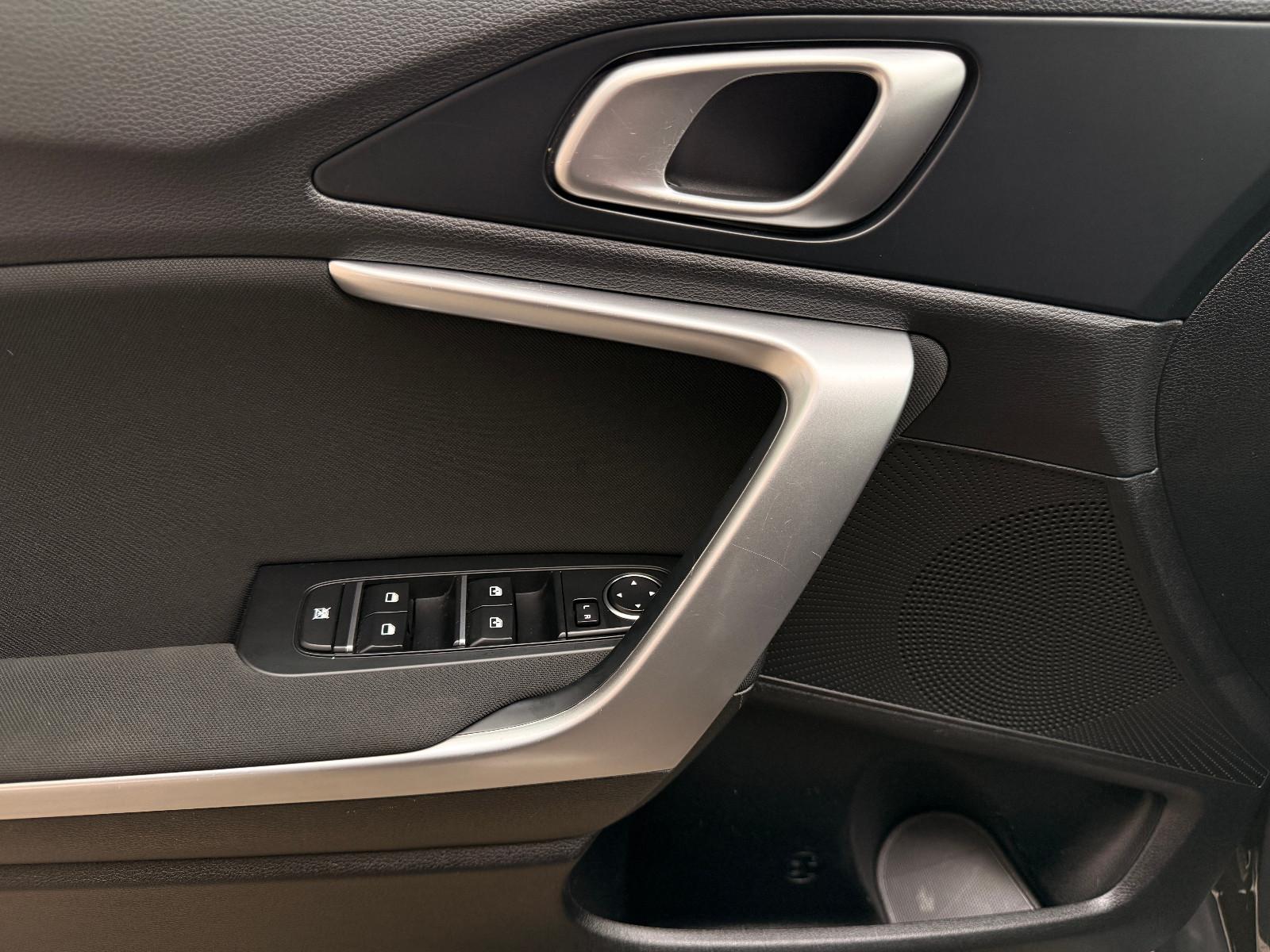 Kia Ceed 1.0 T-GDI 100 Attract/CarPlay/Android/Sitzh