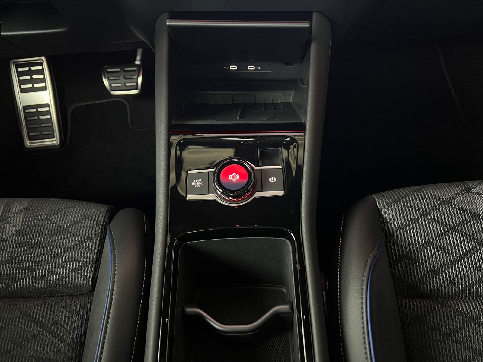 Fahrzeugabbildung Volkswagen Tayron R-Line 2.0 TDI DSG 4MOTION *AHK, IQ.Light