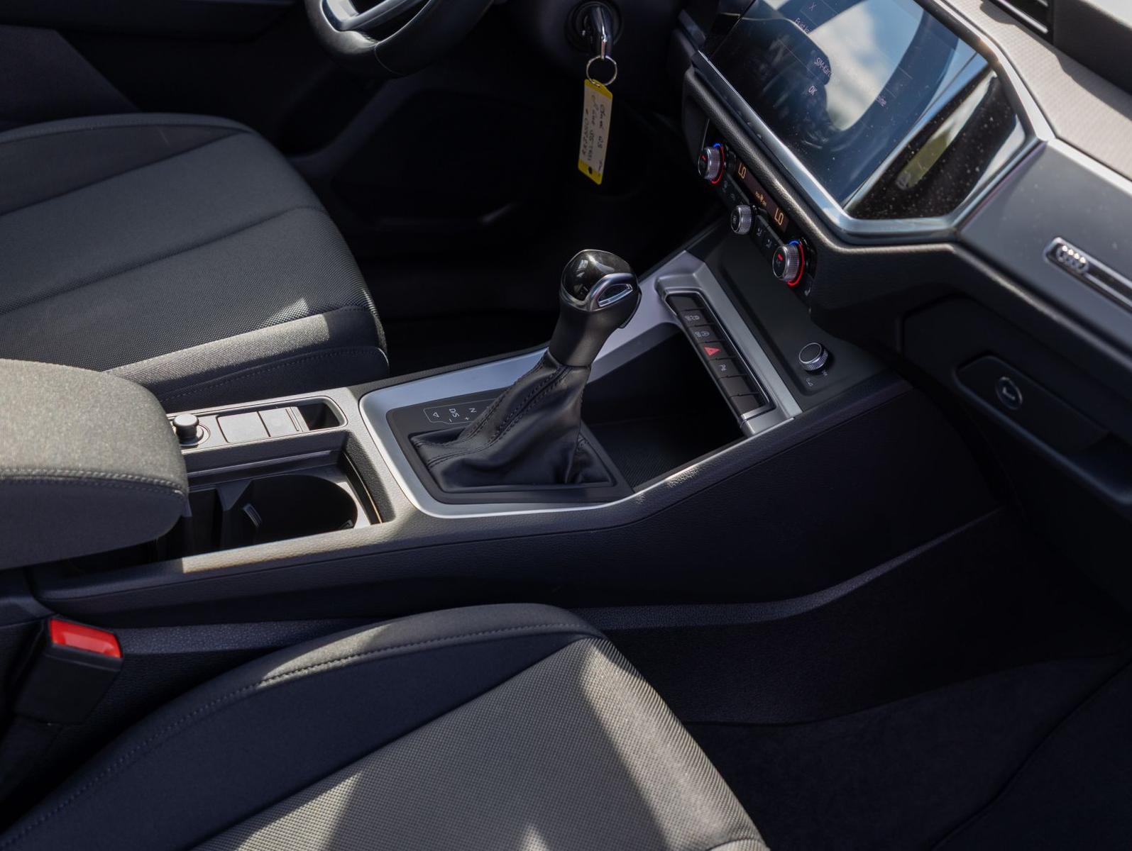 Audi Q3 SUV S line 35 TFSI 110KW DSG GRA LED AHK, миниатюра 22