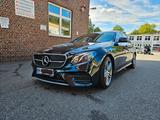 Mercedes-Benz E 220 194PS Bj.2016,Unfallfrei - Mercedes-Benz E 220 mit Diesel-Antrieb: Alcantara, Abstandswarner, Limousine