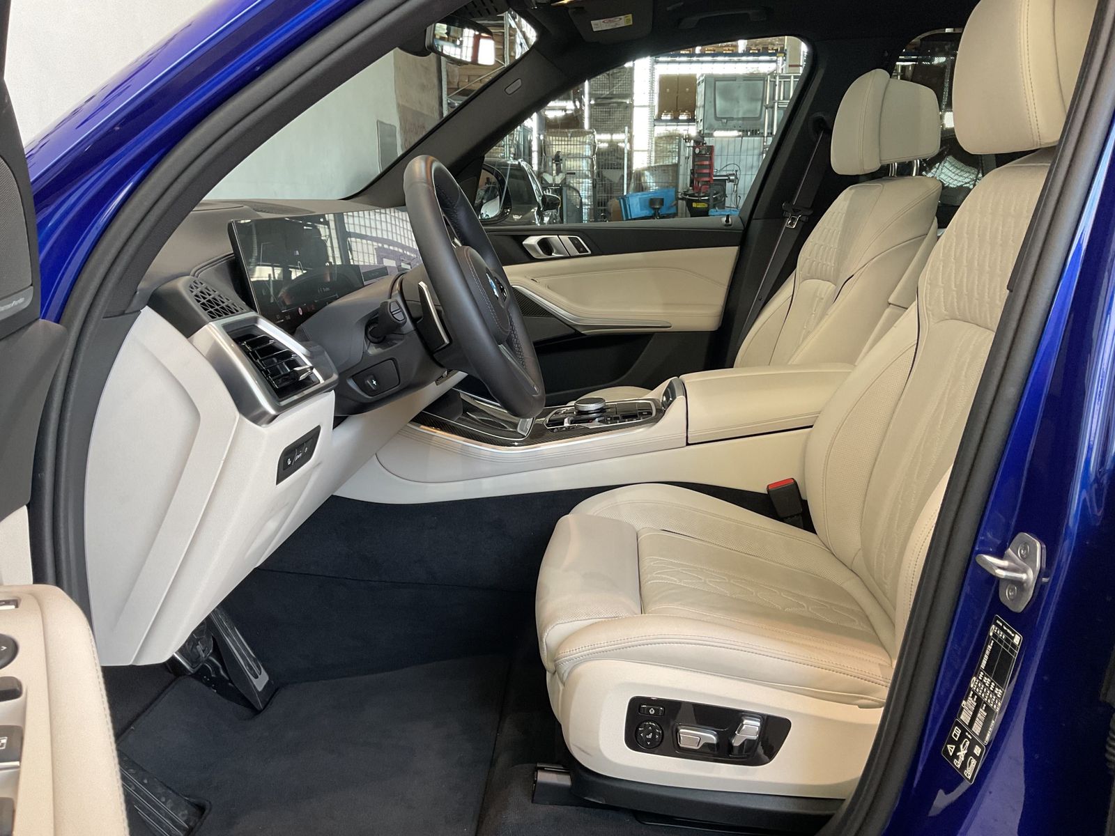 Fahrzeugabbildung BMW X5 xDrive40d Aktivlenkung, Sitzbelüftung, Standh