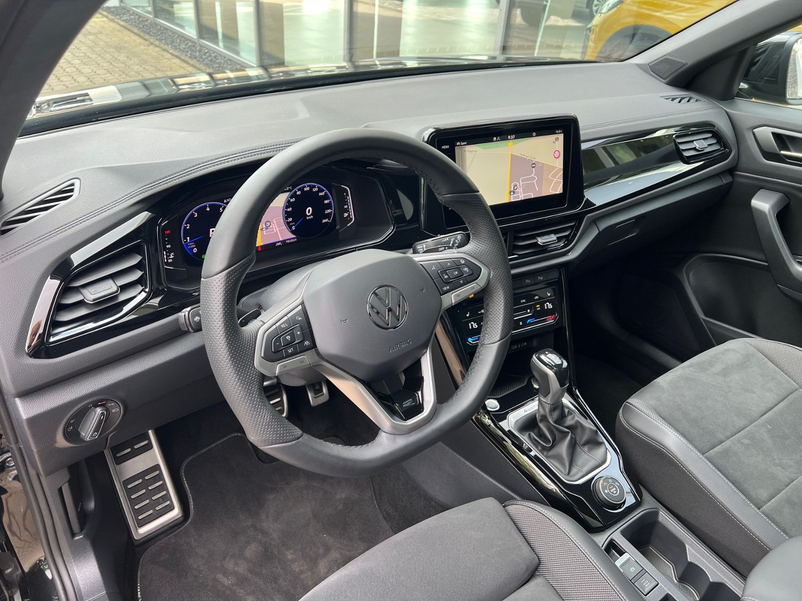 Fahrzeugabbildung Volkswagen T-Roc R-Line 2.0 TSI DSG 4MOTION *AHK,Pano,DCC,1