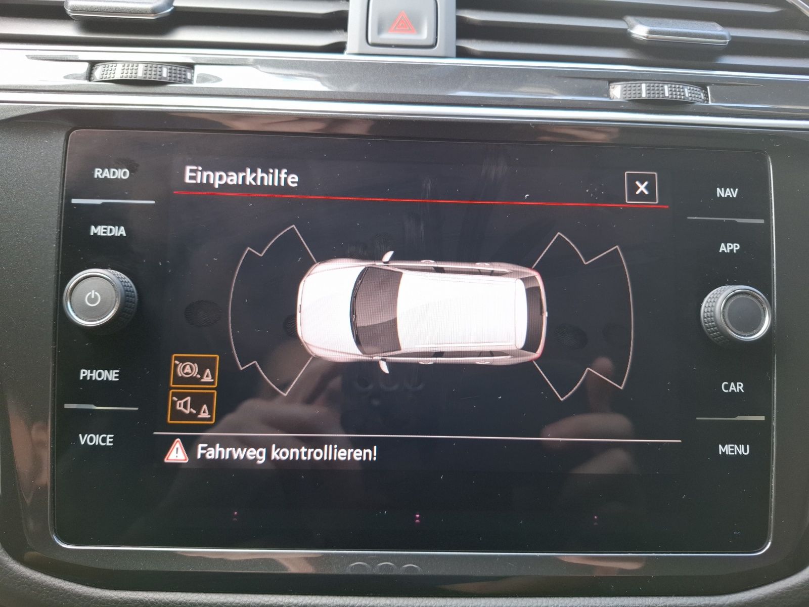 Fahrzeugabbildung Volkswagen Tiguan TDI Active LED Navi ACC Beifahrers. klapp
