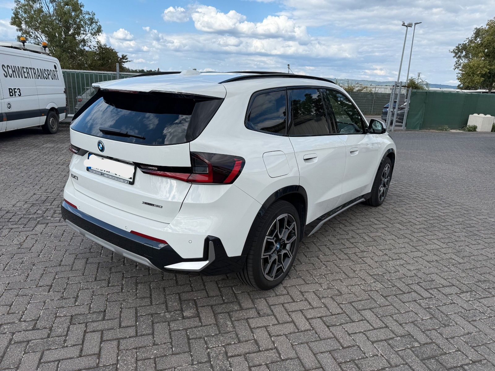 BMW iX1 30 xDRIVE xLINE PANO 19 LEDER AHK LED foto 3
