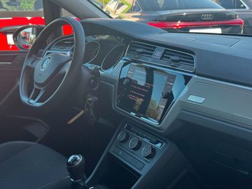 Volkswagen Touran - 9