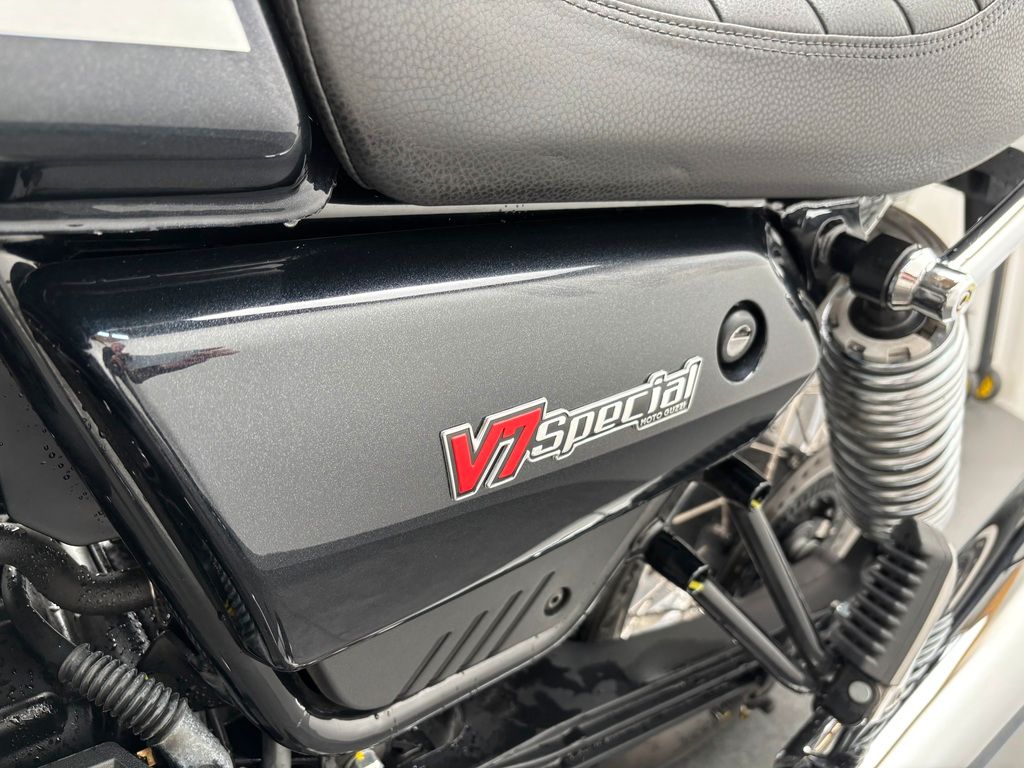 Fahrzeugabbildung Moto Guzzi V7 SPECIAL *NEUWERTIG
