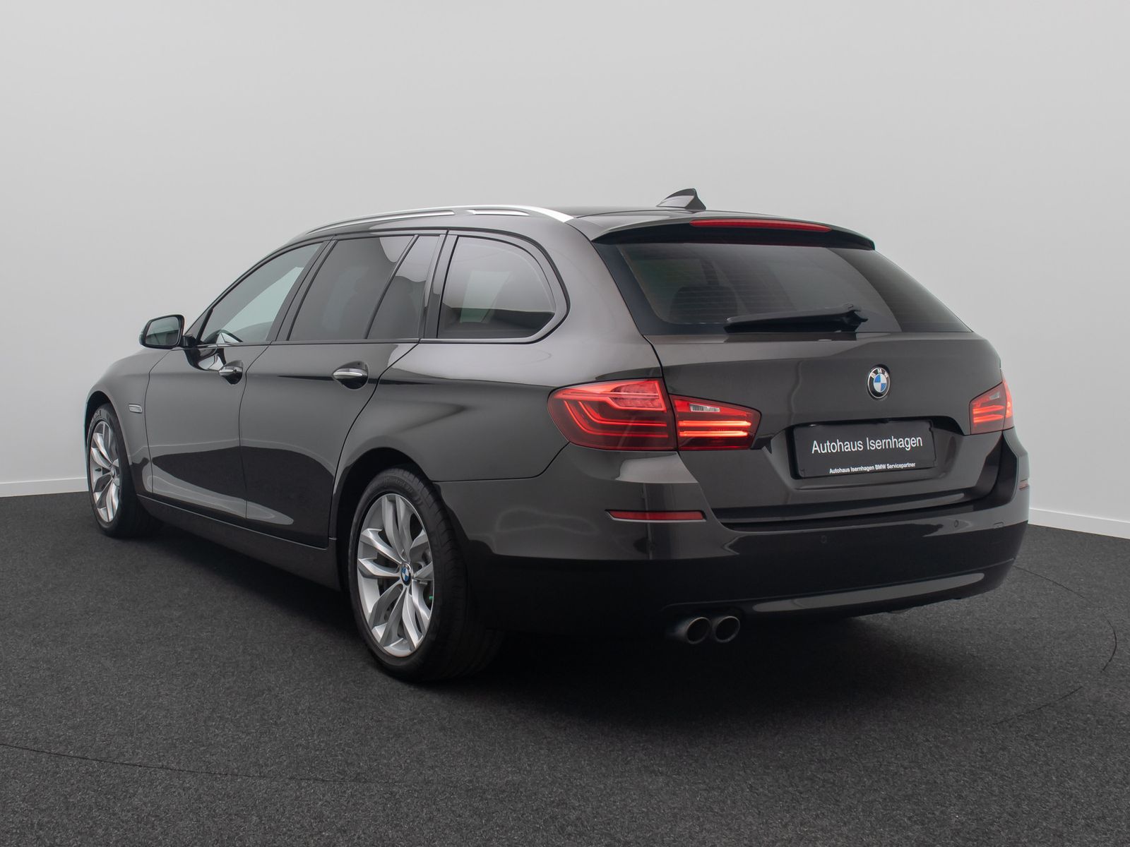 Fahrzeugabbildung BMW 520d HUD Alarm Komfortsitze SoftClose AHK Sport