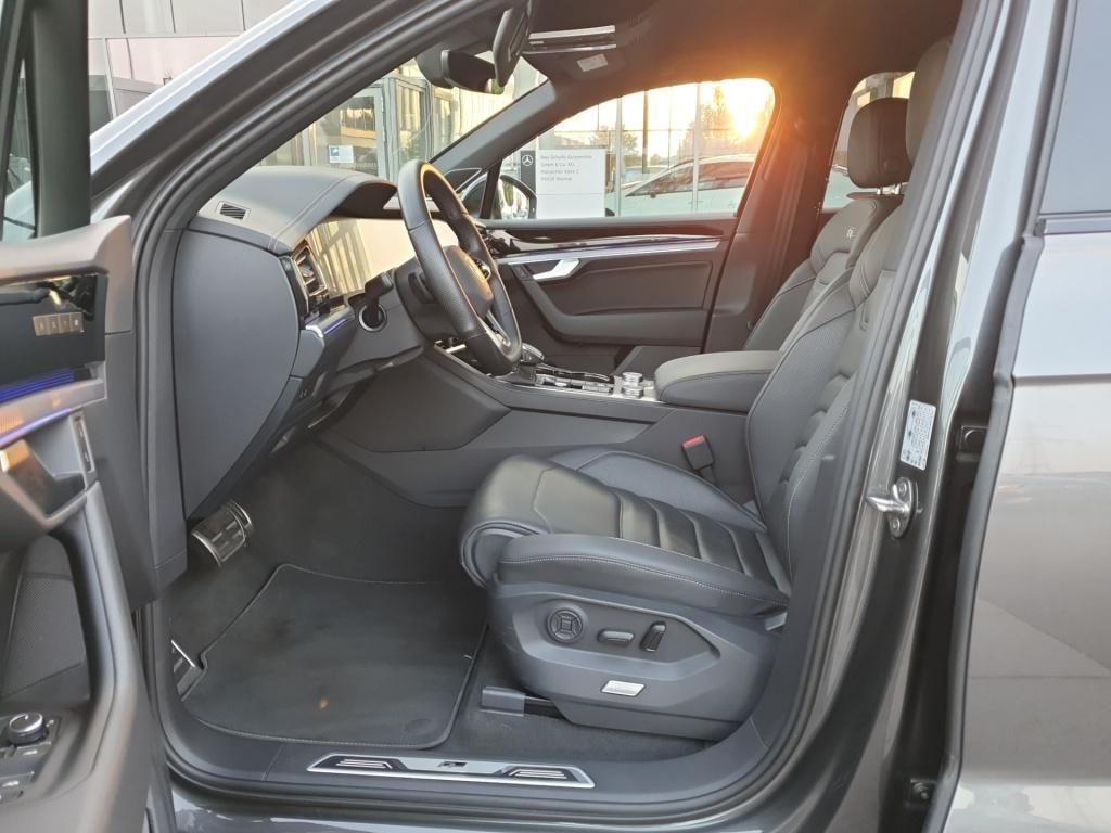 Fahrzeugabbildung Volkswagen Touareg R-Line 4Motion *AHK*HUD*Navi*Standh.*PDC